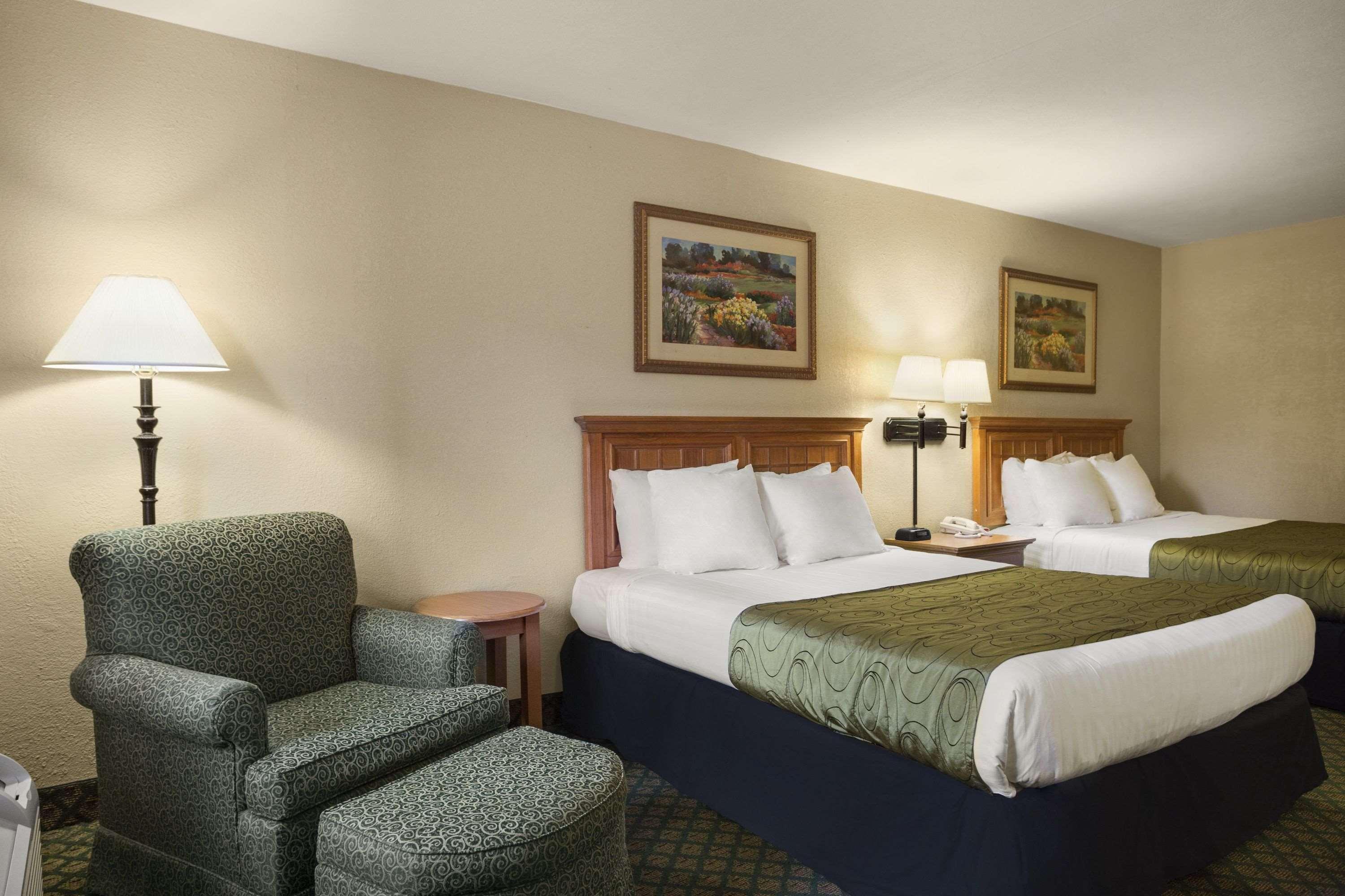 Days Inn & Suites By Wyndham Stuttgart Exterior photo