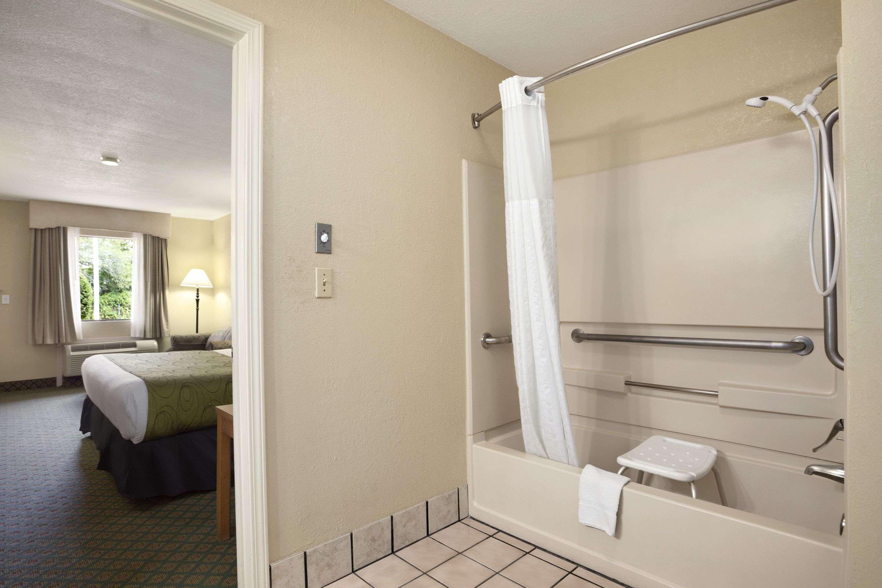 Days Inn & Suites By Wyndham Stuttgart Exterior photo