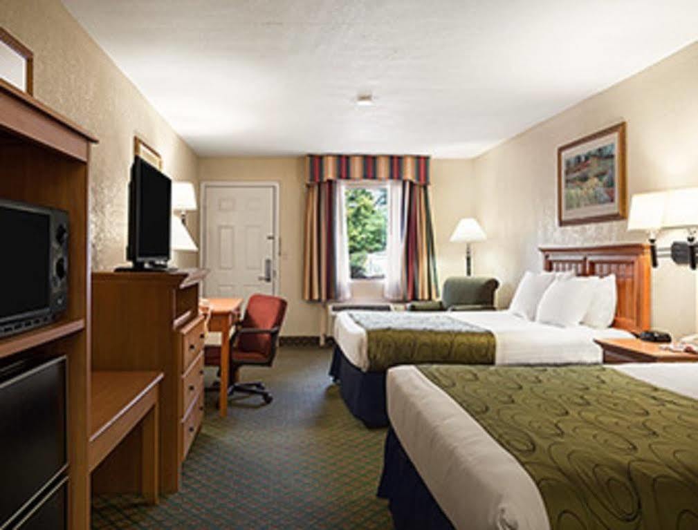 Days Inn & Suites By Wyndham Stuttgart Exterior photo